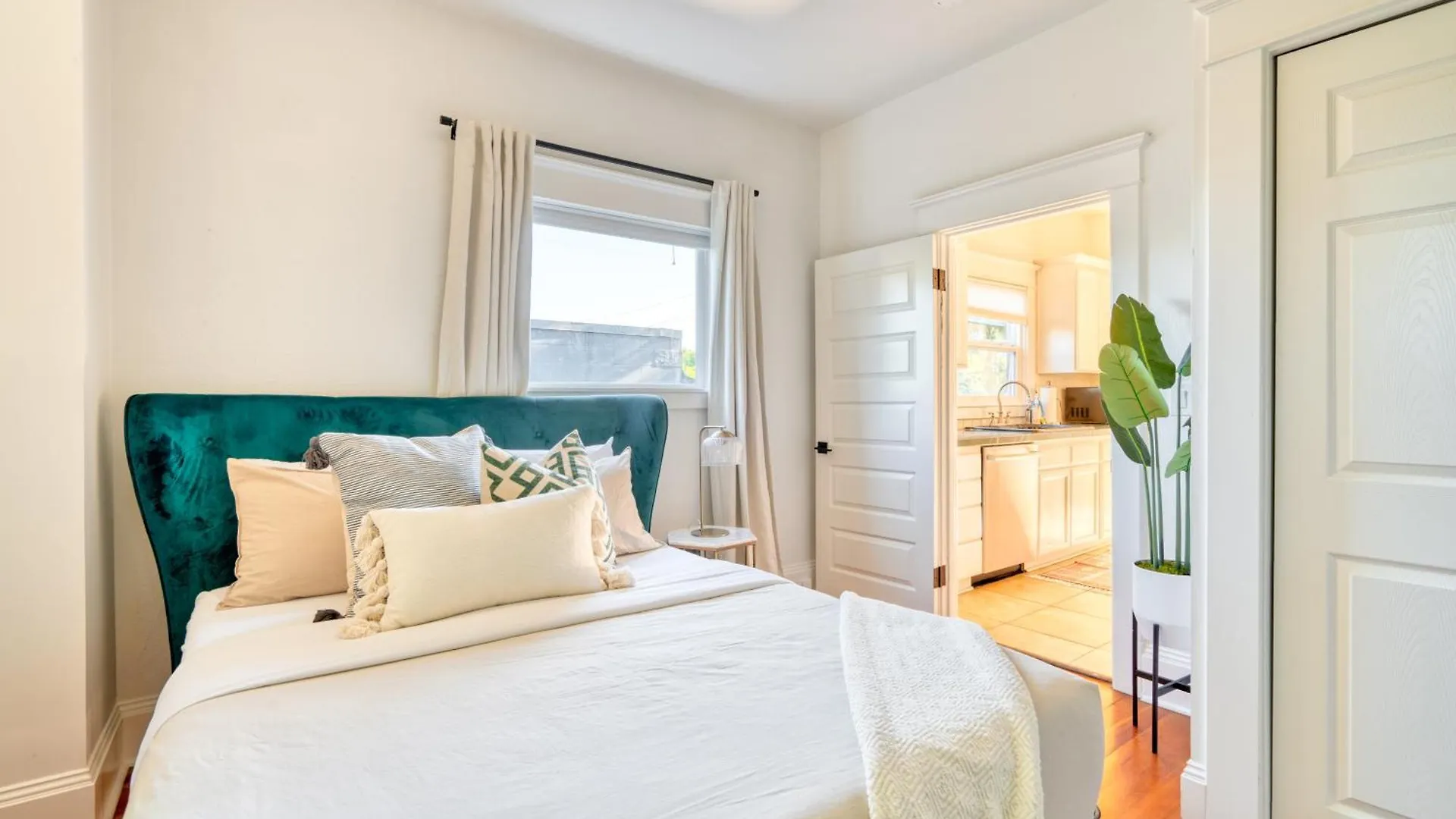 Stay Portland - Cute & Charming Portland Home 91 Walkscore United States