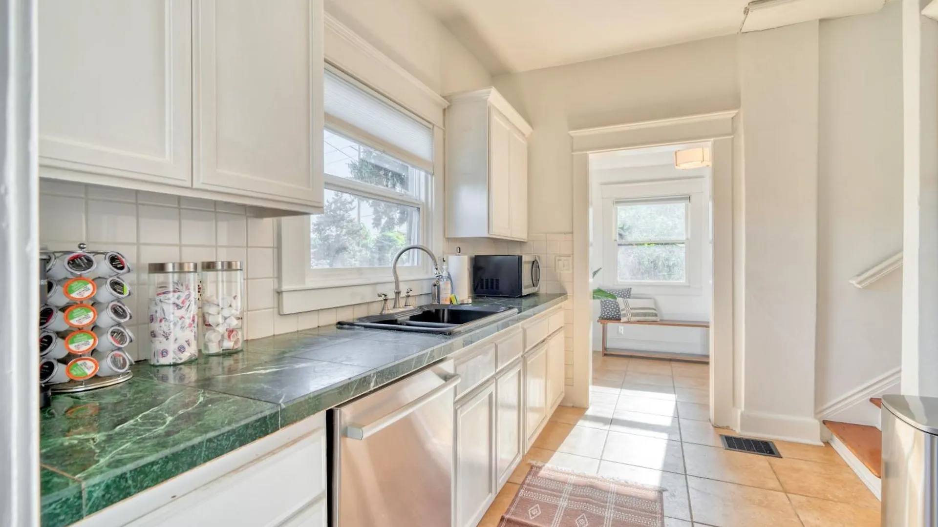 Stay Portland - Cute & Charming Portland Home 91 Walkscore Holiday home