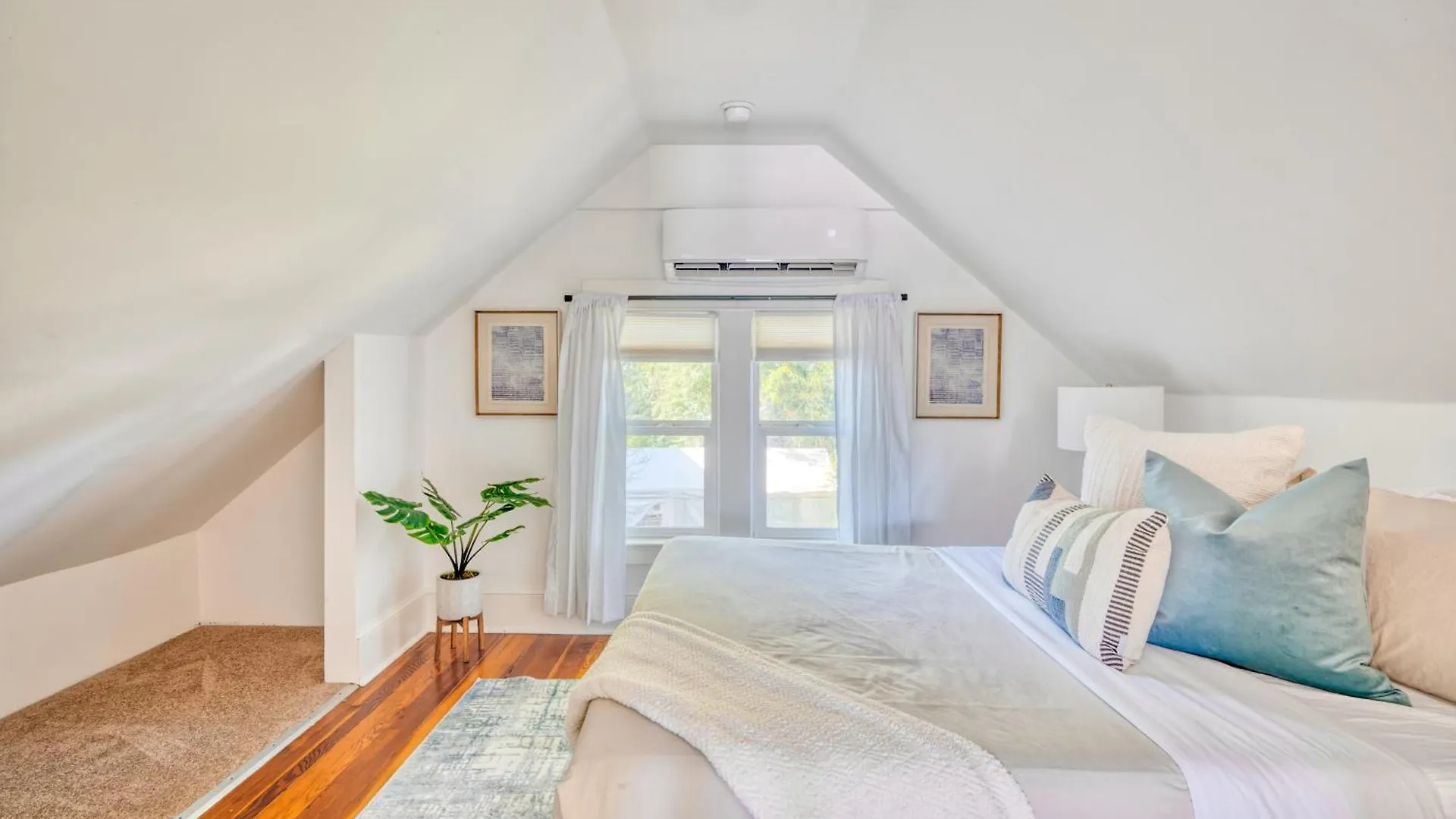 Stay Portland - Cute & Charming Portland Home 91 Walkscore Holiday home