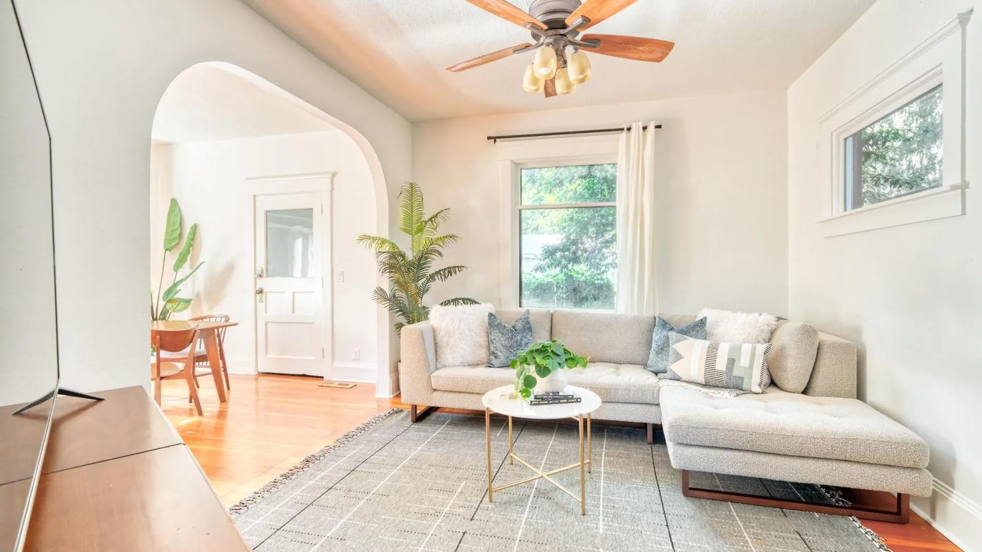 Stay Portland - Cute & Charming Portland Home 91 Walkscore Holiday home