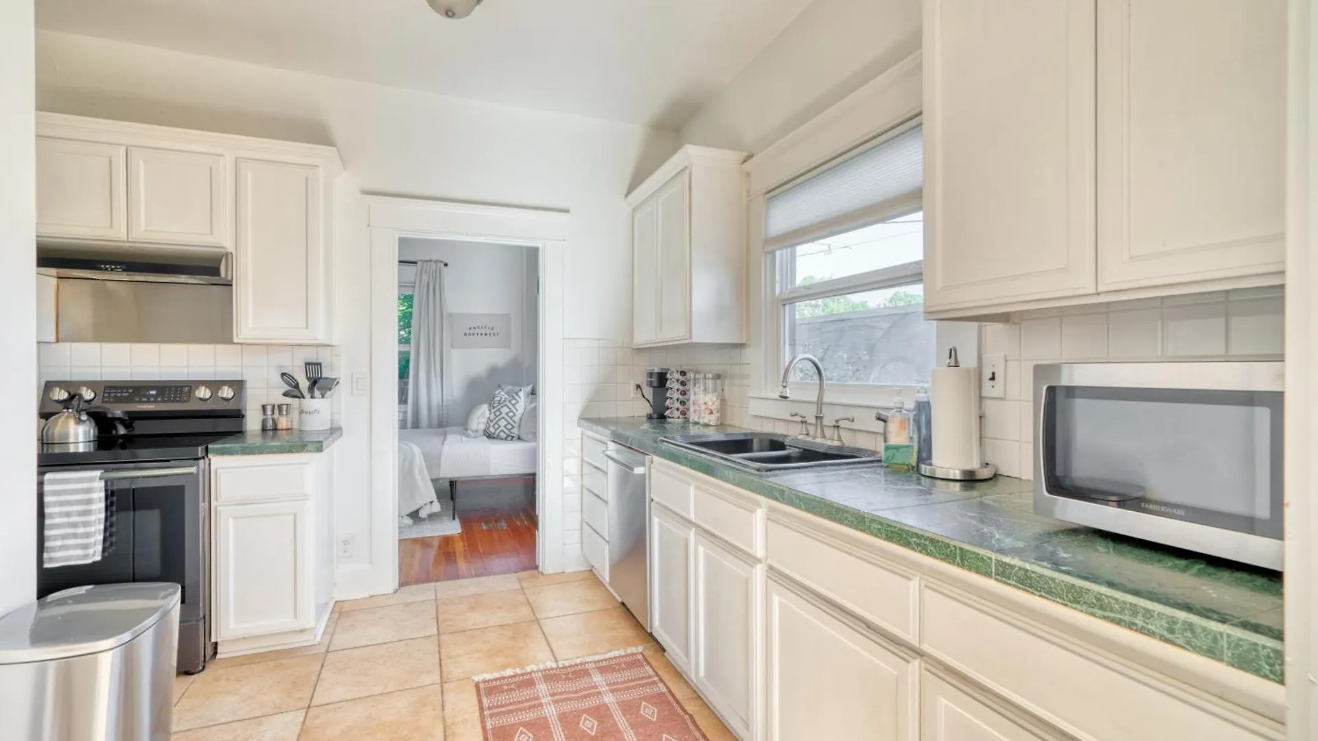 Stay Portland - Cute & Charming Portland Home 91 Walkscore 0*,  United States