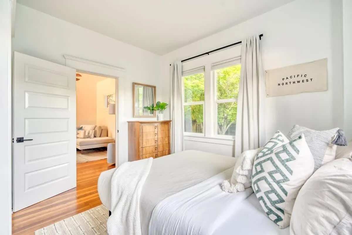 Stay Portland - Cute & Charming Portland Home 91 Walkscore Holiday home